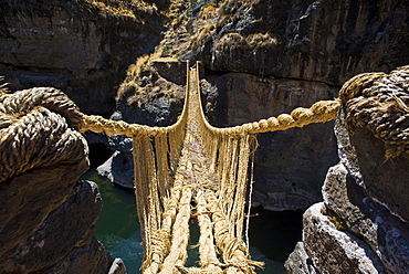 Qu'eswachaka suspension bridge, rope bridge made of woven Peruvian Feathergrass (Stipa ichu), over the Apurimac River, last known working Inca suspension bridge, national cultural heritage of Peru, Southern Peru, Peru, South America