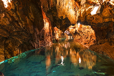 Gruta de las Maravillas, lake in a cave, stalactites and stalagmites in a dripstone cave, Aracena, Huelva, Andalusia, Spain, Europe