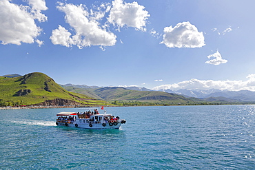 Ferry to the island of Akdamar, Lake Van, Van province, Eastern Anatolia Region, Anatolia, Turkey, Asia