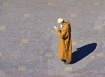 Berber man, Muslim man with a mobile phone, Djemaa el Fna square, historic Medina, Marrakech, Marrakech-Tensift-El Haouz, Morocco, Africa