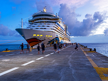 Cruise ship at dusk, Philippsburg, Caribbean, Sint Maarten, Niederlande, North America