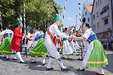 Menuettgruppe dance group with fishing girls and white fishermen during the fishing dance, Fischerstechen or water jousting festival, Ulm, Baden-Wurttemberg, Germany, Europe