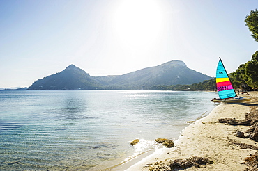 Sailing boat and beach, Platja Formentor, Cap de Formentor, Pollenca, Majorca, Balearic Islands, Spain, Europe