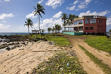 Restaurant, polluted beach, Big Corn Island, Caribbean Sea, Nicaragua, Central America