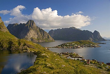 Coastline and mountains, Reine, island of Moskenesoy, Moskenesoy, Lofoten archipelago, Nordland, Norway, Europe