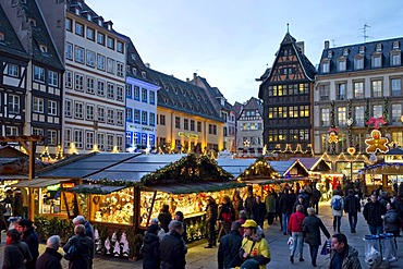 Christmas market in Colmar, Alsace, France, Europe