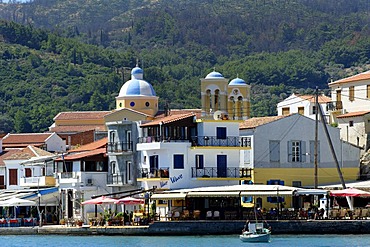 Harbour of Kokkari, with the church of Agios Nikolaos, Samos island, southern Sporades, Aegean sea, Greece, Europe