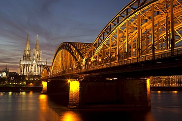 Illuminated Hohenzollern Bridge over the Rhine with Cologne Cathedral, Cologne, Rhineland, North Rhine-Westphalia, Germany, Europe, PublicGround