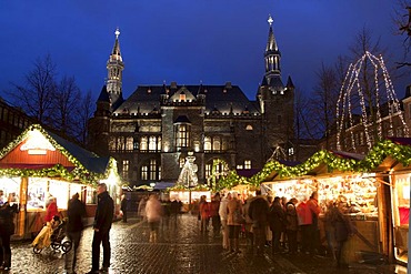 Aachen Christmas market and City Hall at night, Aachen, North Rhine-Westphalia, Germany, Europe