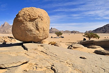 Tourist camp in a granite landscape, Adrar n'Ahnet, Algeria, Sahara, North Africa