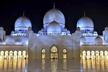 Sheikh Zayed Mosque at night, Abu Dhabi, United Arab Emirates, Arabian Peninsula, Asia