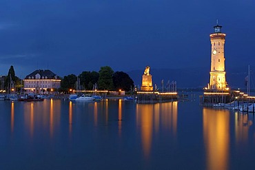 Lighthouse and Bavarian Lion at the harbor entrance, Lindau, Bodensee, Lake Constance, Bavaria, Germany, Europe