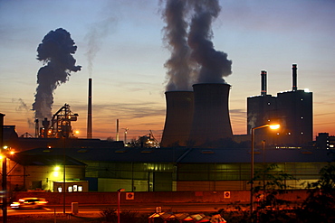 Gas-fired power plant in Duisburg-Huckingen, operated by RWE, Huettenheim, Duisburg, North Rhine-Westphalia, Germany, Europe