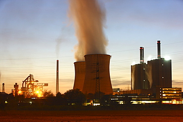 Gas-fired power plant in Duisburg-Huckingen, operated by RWE, Huettenheim, Duisburg, North Rhine-Westphalia, Germany, Europe