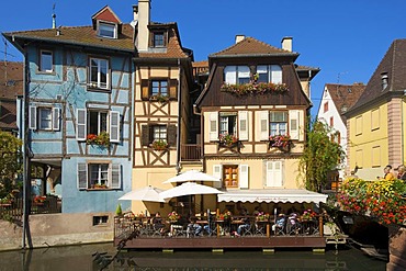 Half-timbered houses and restaurants on a canal in the Quartier des Tanneurs, tanners' quarter, and in Petite Venise, Little Venice, historic centre of Colmar, Alsace, France, Europe