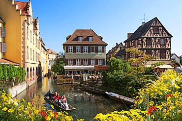 Half-timbered houses and restaurants on a canal in the Quartier des Tanneurs, tanners' quarter, and in Petite Venise, Little Venice, historic centre of Colmar, Alsace, France, Europe