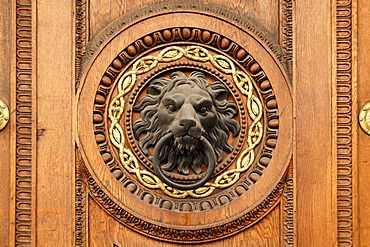 Lion's head as a door knocker, 1811, on the door of the Federal Ministry of the Interior, Herrengasse 7, Vienna, Austria, Europe