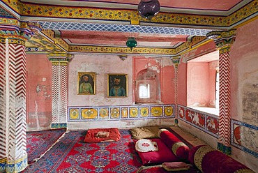 Historic audience hall, Juna Mahal, Old Palace of Dungarpur, Rajasthan, India, Asia