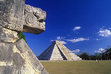 Pyramid of Kukulcan, Maya ruins of Chichen Itza, Yucatan, Mexico, North America