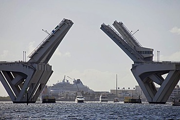 Bascule bridge in the harbour of Port Everglades in Ford Lauderdale, Florida, USA