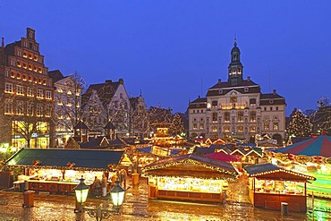 Christmas market, town hall, Lueneburg, Lower Saxony, Germany, Europe