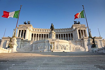 Monument to Vittorio Emanuele II, flags of Italy, Rome, Italy, Europe