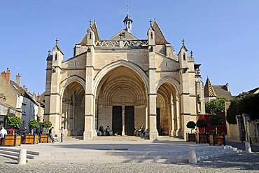 Collegiale Notre-Dame, collegiate church, Beaune, Department of Cote-d'Or, Burgundy, France, Europe, PublicGround