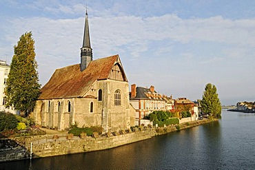 Saint Maurice Church, Yonne River, Sens, Yonne, Bourgogne, Burgundy, France, Europe, PublicGround