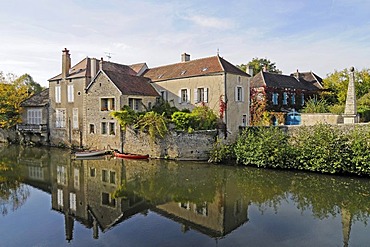 House on Serein River, boats, Noyers, Yonne, Auxerre, Bourgogne, Burgundy, France, Europe, PublicGround