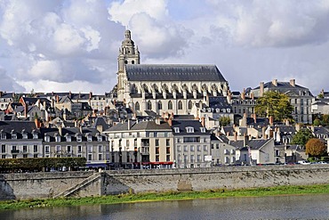 Cathedrale Saint-Louis, Loire river, Blois, Loir-et-Cher, Centre, France, Europe, PublicGround