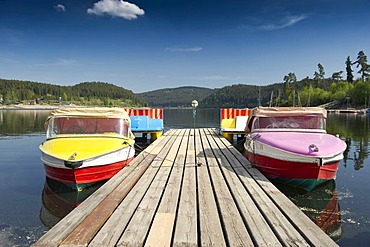 Boats at the jetty, Schluchsee Lake, Black Forest, Baden-Wuerttemberg, Germany, Europe