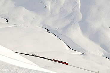 Glacier Express, Oberalp Pass, snow, Andermatt, canton of Uri, Switzerland, Europe