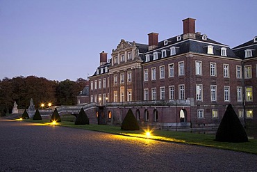 Schloss Nordkirchen moated castle in the dusk, Versailles of Westphalia, Nordkirchen, district of Coesfeld, Muensterland, North Rhine-Westphalia, Germany, Europe