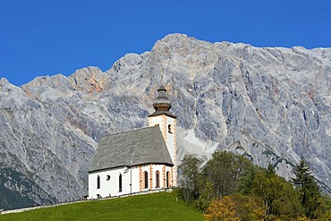 Chapel in Dienten, Hochkoenig mountain at the back, Pinzgau region, Salzburger Land, Austria, Europe