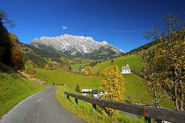 Dientener Tal valley, a chapel and Hochkoenig mountain at the back, Pinzgau region, Salzburger Land, Austria, Europe