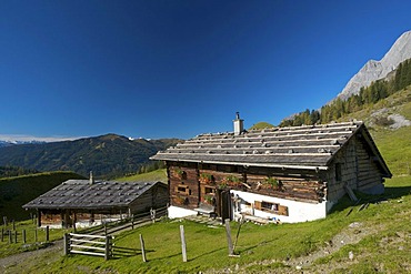 Meadows around the Arthurhaus chalet in Muehlbach, Mandlwaende mountain face of the Hochkoenig mountain at the back, Pinzgau region, St. Johann im Pongau district, Salzburger Land, Austria, Europe