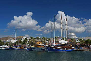 Harbour and mosque in Turgutreis near Bodrum, Turkish Aegean Coast, Turkey