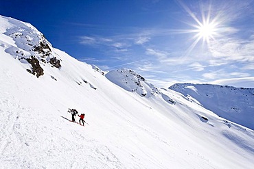 Ski tourers climbing Mt Hoertlahner or Punta Lavina above Durnholz, Sarntal valley or Sarentino, Mt Cima di San Giacomo in the back, South Tyrol, Italy, Europe