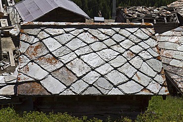 Stone-tiled roof of a hut, Findeln, Zermatt, Canton Valais, Switzerland, Europe