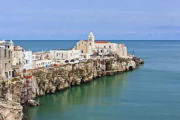 Historic town centre of Vieste, looking towards the Cathedral of Vieste, Gargano, Foggia, Apulia, Puglia, Southern Italy, Italy, Europe