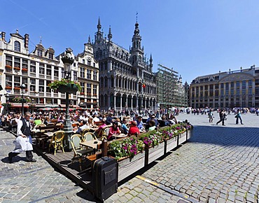 Tourists on the terrace of a restaurant on Grote Markt square, Grand Place, UNESCO World Heritage Site, Brussels, Belgium, Benelux, Europe