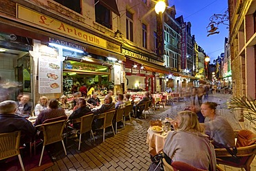 Guests sitting in street restaurants in the old town, Beenhouwersstraat, Brussels, Belgium, Europe