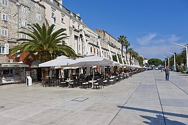 Riva promenade at the port of Split, with Diocletian's Palace at the rear, Split, Middle Dalmatia, Dalmatia, Adriatic coast, Croatia, Europe, PublicGround