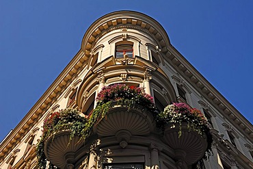 Bay window of a neo-baroque building, 19th Century, with flowers on balcony, Argentinierstrasse, Vienna, Austria, Europe