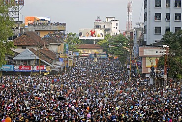 Crowd, Hindu Pooram festival, Thrissur, Kerala, southern India, Asia