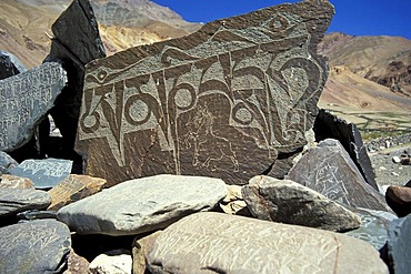 Prayer stone with the widespread Buddhist mantra Om Mani Padme Hum on it, Zanskar valley, Zanskar, Ladakh, Jammu and Kashmir, Indian Himalayas, northern India, India, Asia