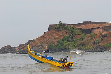 Yellow fishing boat off Bekal Fort, Bekal, North Kerala, Malabar Coast, South India, Asia