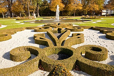 Park, Baroque garden of Schloss Neuhaus castle in Paderborn, North Rhine-Westphalia, Germany, Europe