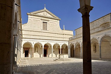 Cloister of the benefactorswith the Basilica Cathedral of the Benedictine abbey of Montecassino, Monte Cassino, Cassino, Lazio, Italy, Europe