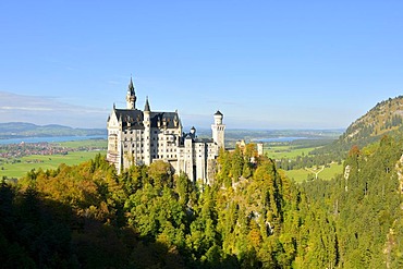 Schloss Neuschwanstein castle, near Fuessen, Ostallgaeu, Allgaeu, Bavaria, Germany, Europe